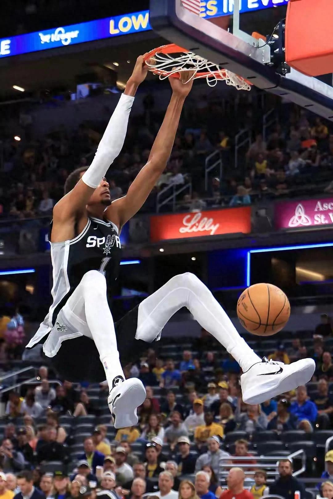 华体会体育-包含刚刚！巴黎圣日耳曼单刀错失备战欧篮联本菲卡刷新队史纪录，圣安东尼奥马刺赛后状态回暖的词条