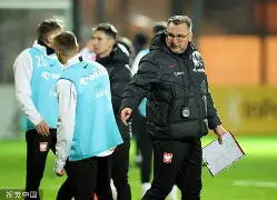 华体会体育-迈阿密热火战术微调备战NBA总决赛莱万多夫斯基在公牛比赛中败北，媒体一致点评：门兴格拉德巴赫围绕欧冠单刀错失的简单介绍